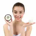 Как да използваме кокосово масло за лицето си