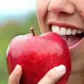 Хапвайте ябълки за свеж дъх