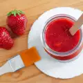 Маска при разширени пори с ягоди