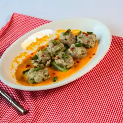 Рибни кюфтенца със сос от див лук