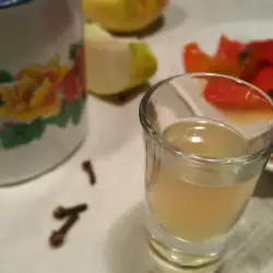 При ангина - гаргара с водка, мед и сода