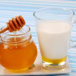 При ангина – сребърно мляко с мед за мазане