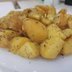 Картофи соте с розмарин, мащерка и чесън