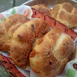 Кашкавалени хлебчета с левурда