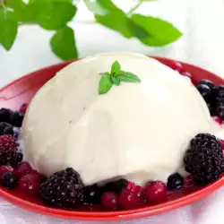 Горещи горски плодове със сладолед