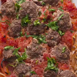 Лучена яхния с кюфтета
