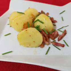Картофи с бекон на тиган