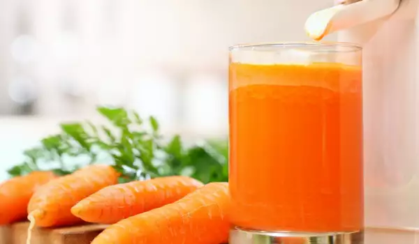 За подобряване на зрението - сок от моркови и магданоз