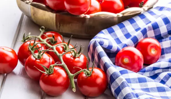 Отвара за лечение на спукани капиляри с домат