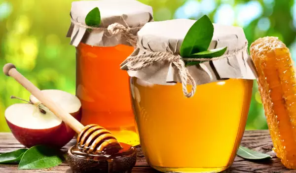 Напитка с цветен прашец и мед при колит и язвена болест