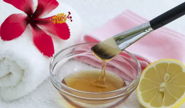 Маска за здрави нокти с желатин, мед и лимон