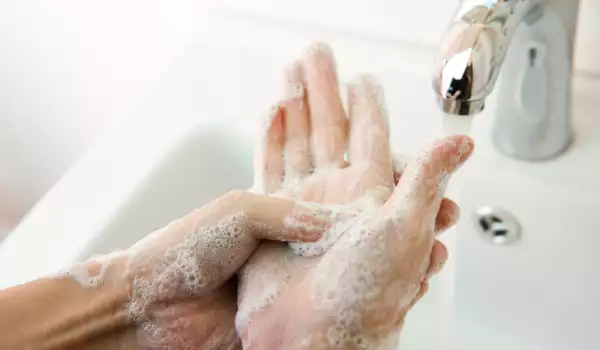 миене на ръцете срещу инфекции