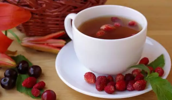 Витаминозен чай с ягоди и боровинки