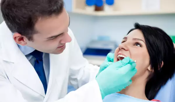 преглед при зъболекар