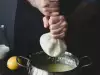 Добавете оцет към млякото и вижте какво се получава